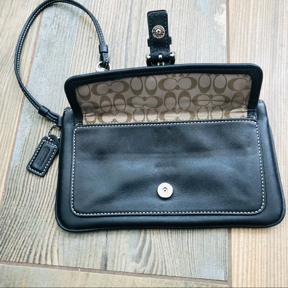 Coach black leather wristlet - Picture 5 of 9